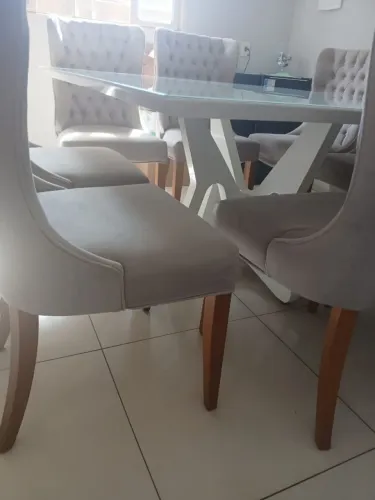 Mesa Quadrada com 8 cadeiras