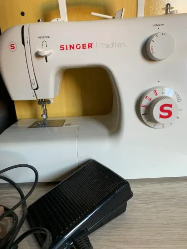 Máquina de Costura Singer Tradition 2250 - Pouquíssimo uso