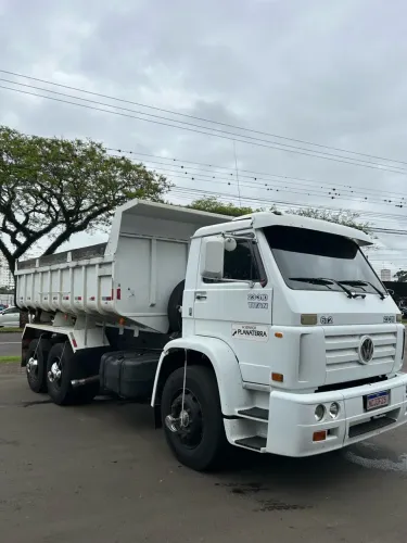 Caminhão VW 23.310 caçamba