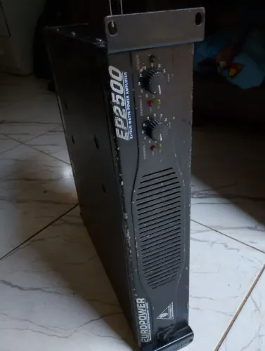 Amplificador Behringer EP 2500