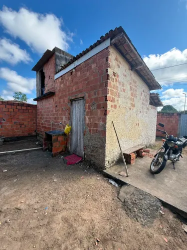Terreno grande com pequena casa em irará 
