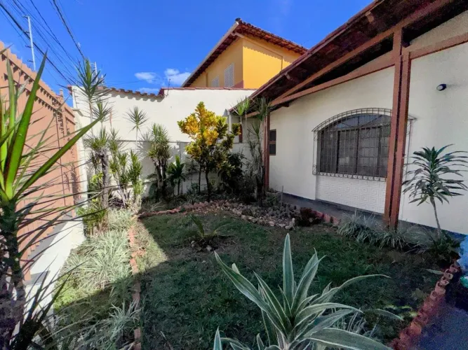Casa comercial no bairro Vila Cloris próximo ao Opa Supermercados