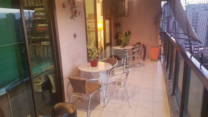 Bom apartamento com: Sala em 3 ambientes, varanda, 4 quartos, sendo 2 suítes, copa cozinha