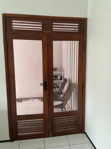 Vendo portas de ipê com vidros 