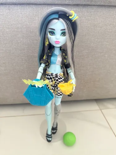Boneca Monster High Scare-adise Island Frankie Completa