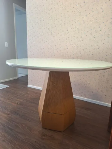 Mesa de jantar redonda / tampo de laca com vidro