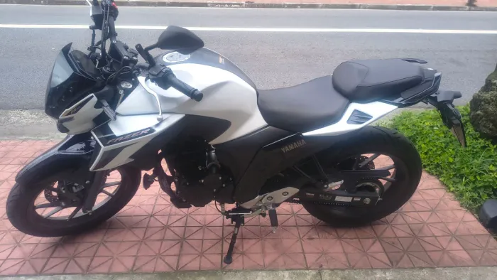 fz 25. com 1800 km na garantia