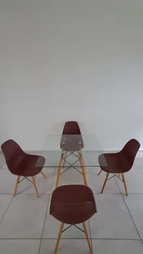 Mesa de Vidro e 4 cadeiras