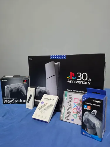 PS5 Slim com 2 Dualsenses Edição Limitada 30 Anos e Brindes Extras (Lacrado)