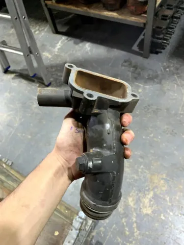 Flange / Tampa da Válvula Termostática Scania 2771358