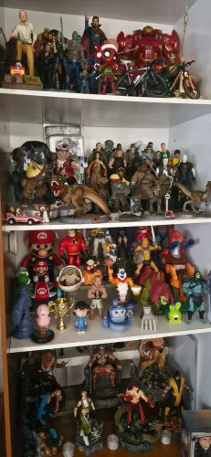 Bonecos colecionáveis, neca, Marvel select e outros