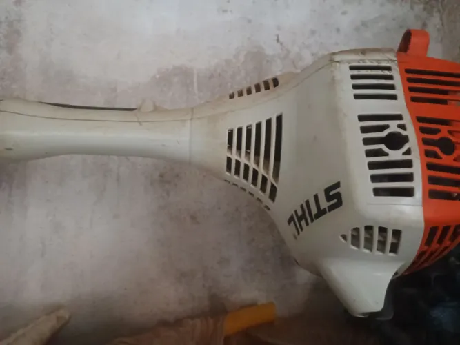 Vende-se roçadeira nova tá só parada aqui pouco uso