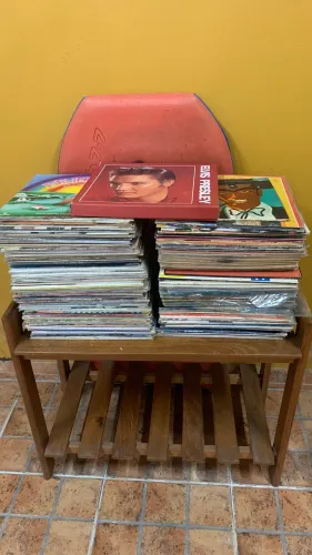 Semana do consumidor, todo acervo com 165 LPs, rock, samba, pagode, MPB, Beatles ..