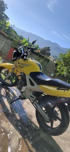 Valor R$ 11,500mil, motor em dia doc ok, moto do meu dia a dia, pneus bons. So transferir.