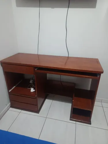? Escrivaninha de Madeira - Ótimo Tamanho