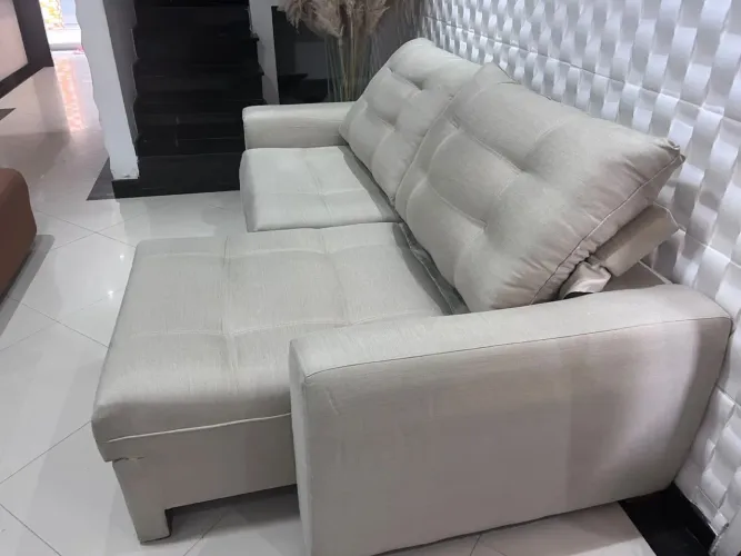 Sofá Retrátil e Reclinável seminovo