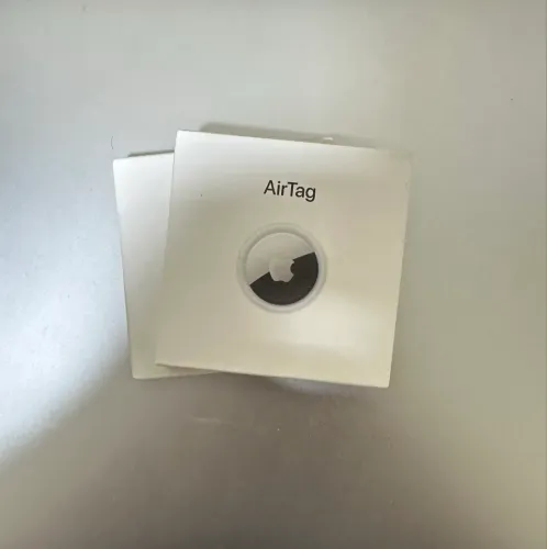 ORIGINAL! Kit 2 AirTags lacradas! Comprei em uma viagem, porém acabei nunca usando.