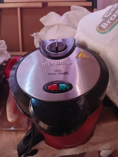 Máquina de Waffle Mondial Pratic Waffle 127V - Praticamente Nova (Usada 2 Vezes)