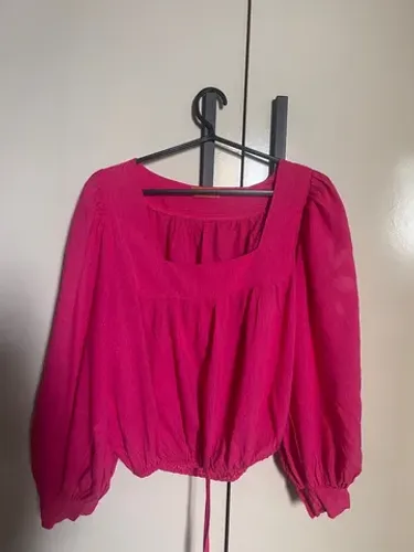 Camisa pink estilo cropped manga bufante