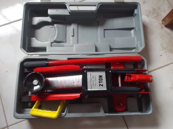 Macaco hidraulico de carro pickup ( sem uso ) 2 toneladas