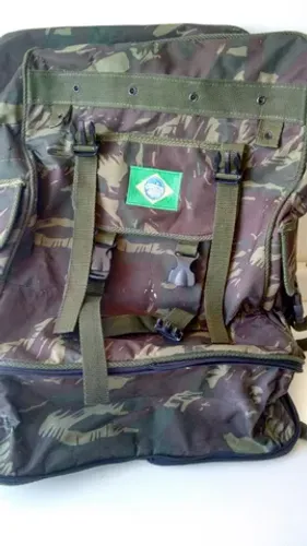 Mochila tipo lona,  camuflada.  Alta qualidade.  Praticamente impermeável.  Ideal para Cam