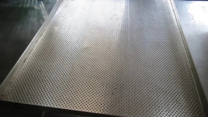 Bandejas (assadeiras) de aço inox microperfuradas para fornos ou outra aplicação