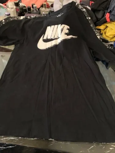 Camiseta Nike com detalhes camuflado