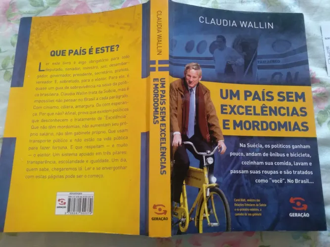 LIVRO UM PAÍS SEM EXCELÊNCIAS E MORDOMIAS - CLAUDIA WALLIN