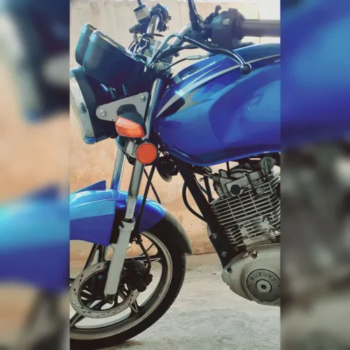 Vendo ou troco moto ideal para aplicativo YES 125CC 2008 COM BAULETO E 1 CAPACETE INCLUSO