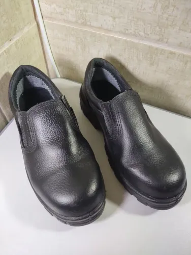 Sapato de Couro Preto - Tamanho 36