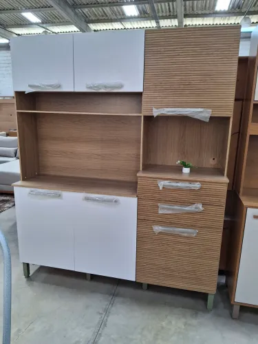 Armário de Cozinha Branco e Amadeirado