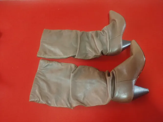 Botas Femininas de Couro Marrom
