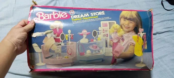 Lojinha BARBIE Expositores com todos os acessórios das fotos .