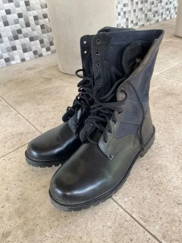 Coturno Militar Pedigree n° 44.