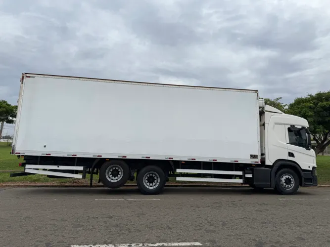 Vendo ou troco Baú Refrigerado Facchini Scania 2020