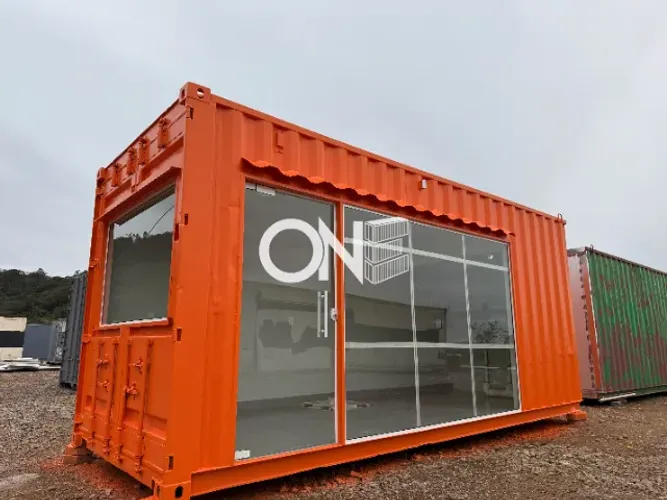 Lavanderia em container pronta para operar no formato de container