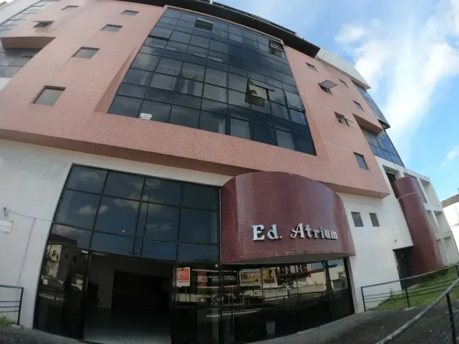 Vendo excelente Sala Comercial com 60 m², 1 banheiro, posição nascente no Centro