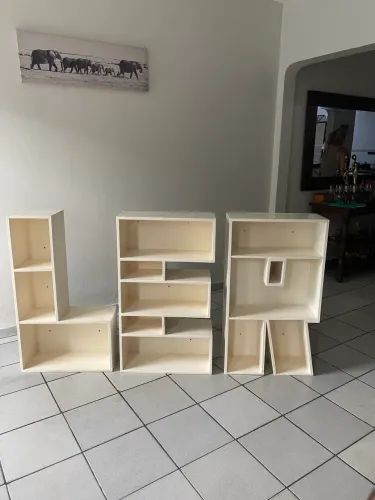 Prateleiras de livros LER