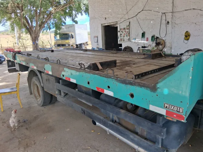 Vendo  plataforma guincho operacional 