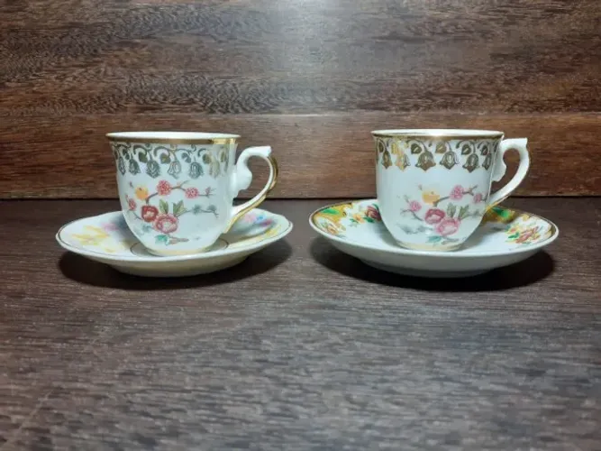 Conjunto de 2 xícaras e 2 pires porcelana S. Paulo