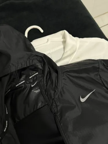 Jaqueta corta vento Nike essential 