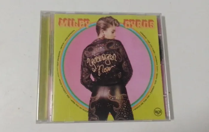 CD Miley Cyrus - Younger Now