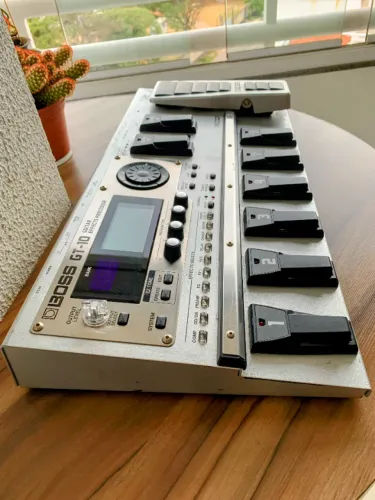 Pedaleira Boss GT-10 com case Jam