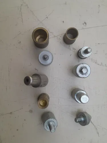 Soquetes para colocação de ilhoses. 