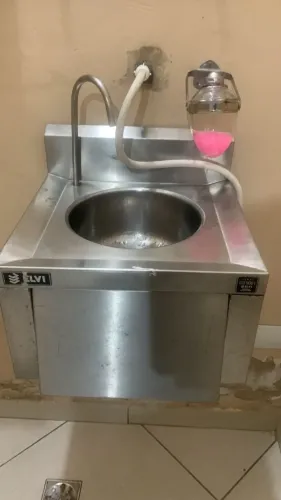 Conjunto de pias inox para banheiro