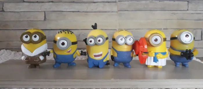   MINIONS MEU MALVADO FAVORITO/6 BONECOS COM 8 CM DE ALTURA ANOS 2000