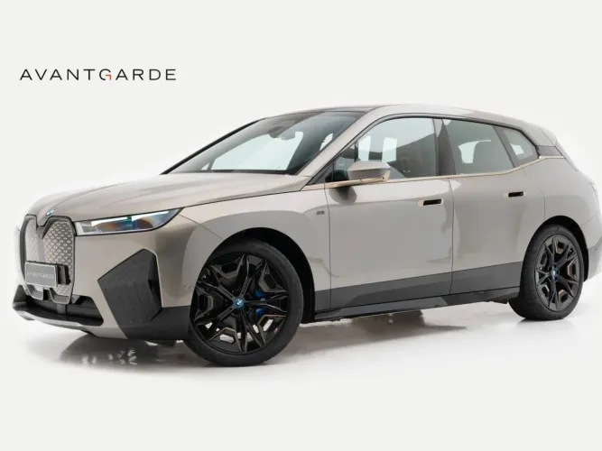 BMW IX M60 (elétrico) 2024