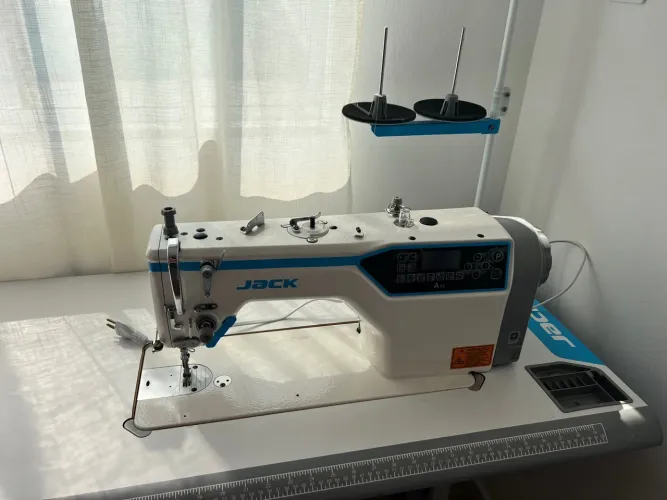 Máquina de Costura Automática Jack