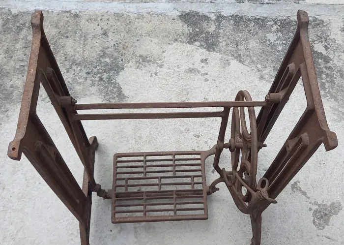 Base de máquina de costura antiga