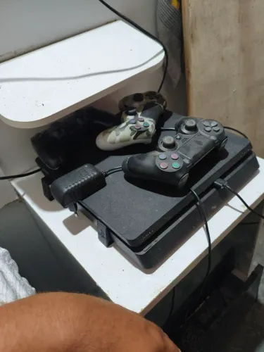 PlayStation4 slim 1 tera, 3 controles e 15 jogos
